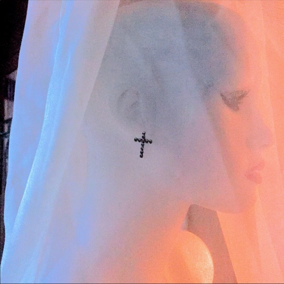 Skull Cross Earrings - Picture 2 of 8